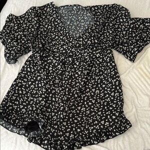 SHEIN Black and White Puff Sleeve Jumpsuit